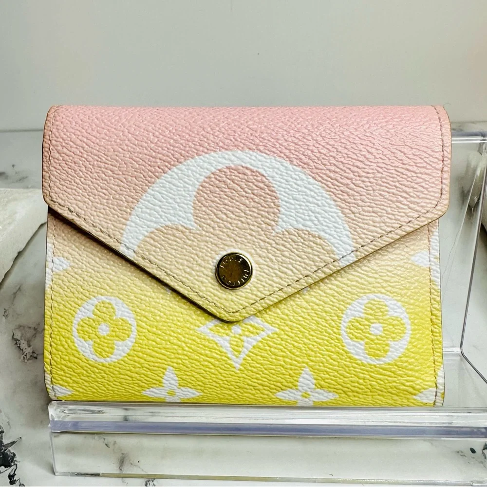 EUC Louis Vuitton Victorine Rose & Yellow 2021 By The Pool Wallet